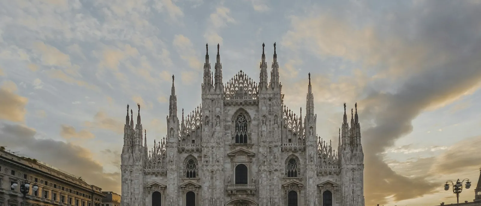 Il Duomo di Milano all'alba
