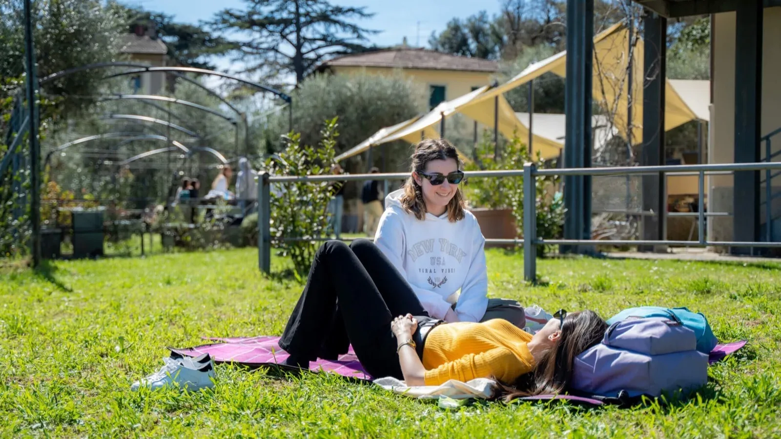 Studenti durante un corso di portoghese in aula